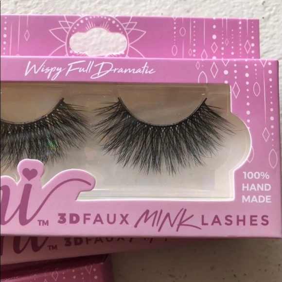 2 sets of ion 3D faux mink lashes - Picture 3 of 4